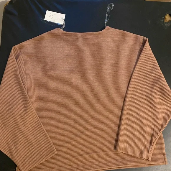 Oversized Women’s sweater - Picture 4 of 4